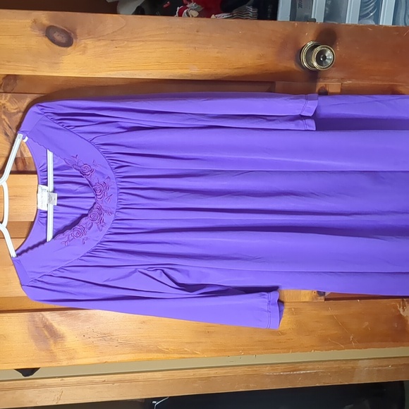 SHADOWLINE* floral embroidered long bell sleeve long nightgown purple sz 2x - Picture 4 of 10